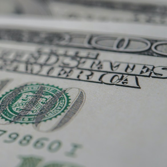 Primer plano de un billete de $ 100