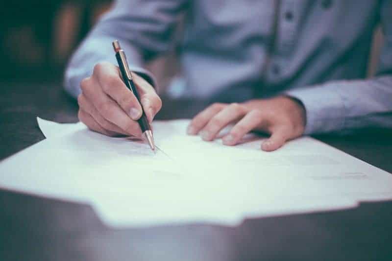 firmar un contrato